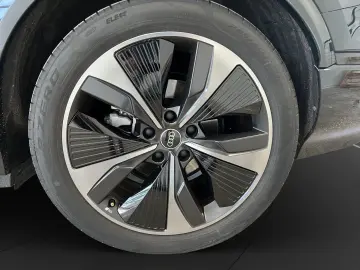 AUDI Q6 e-tron performance LED LM 21  Navi PDC Tempom