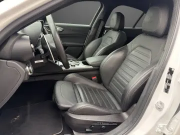 ALFA ROMEO Giulia MY23 Veloce 2.0 Turbo 16V 206kW AT