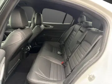 ALFA ROMEO Giulia MY23 Veloce 2.0 Turbo 16V 206kW AT