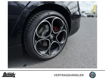 ALFA ROMEO Giulia 2.0T Q4 Veloce LEDER-ROT TECHNO PREMIUM