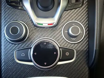ALFA ROMEO Giulia 2.9 V6 Bi-Turbo Quadrifoglio