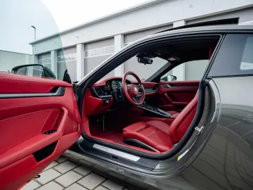 Porsche 992 Carrera S   1. Hand   14-way   Bose   SHD