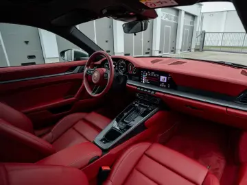 Porsche 992 Carrera S   1. Hand   14-way   Bose   SHD