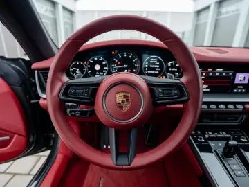 Porsche 992 Carrera S   1. Hand   14-way   Bose   SHD