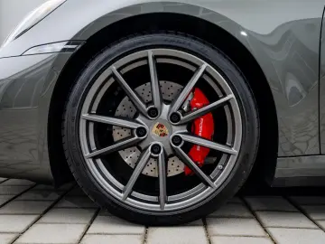 Porsche 992 Carrera S   1. Hand   14-way   Bose   SHD