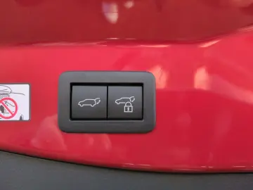 TOYOTA C-HR Plug-In Team D ACC  RFK. SHZ  Klima  DAB