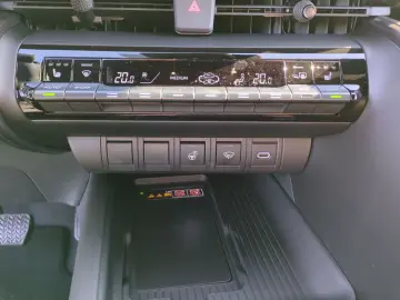 TOYOTA C-HR Plug-In Team D ACC  RFK. SHZ  Klima  DAB