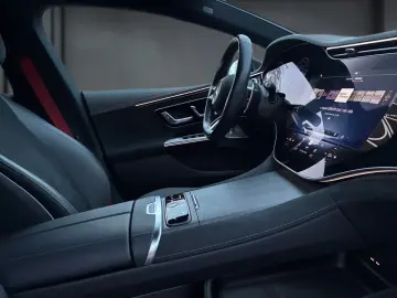 MERCEDES-BENZ EQE 43 4M AMG HUD AHK Night Airmatic D…
