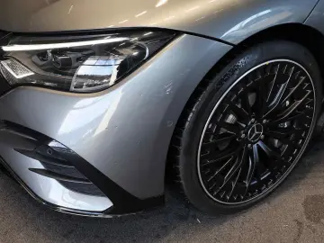 MERCEDES-BENZ EQE 43 AMG 4M PANO HEADUP DISTRO MEMOR…