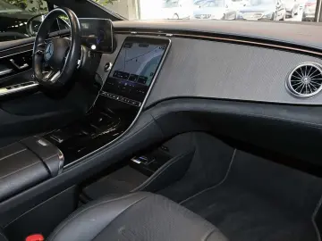 MERCEDES-BENZ EQE 43 AMG 4M PANO HEADUP DISTRO MEMOR…