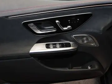 MERCEDES-BENZ EQE 43 AMG 4M PANO HEADUP DISTRO MEMOR…