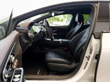 MERCEDES-BENZ EQE 43 AMG 4M Night HeadUp Panorama Airmatic