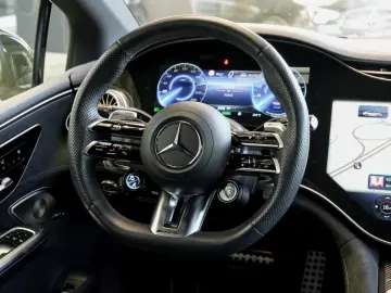 MERCEDES-BENZ EQE 43 AMG 4M Night HeadUp Panorama Airmatic