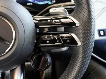 MERCEDES-BENZ EQE 43 AMG 4M Night HeadUp Panorama Airmatic