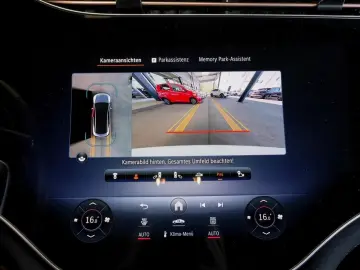 MERCEDES-BENZ EQE 43 AMG 4M Night HeadUp Panorama Airmatic
