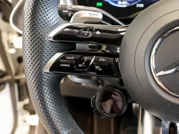 MERCEDES-BENZ EQE 43 AMG 4M Night HeadUp Panorama Airmatic