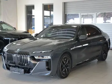 BMW i7 xDrive 60 M SportPro B&W M-Heckspoiler Rollos