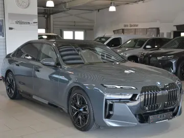BMW i7 xDrive 60 M SportPro B&W M-Heckspoiler Rollos