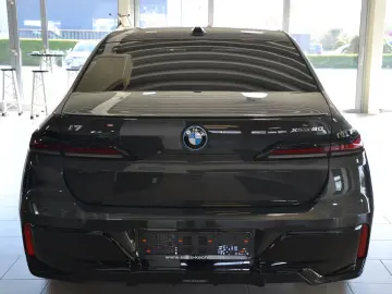 BMW i7 xDrive 60 M SportPro B&W M-Heckspoiler Rollos