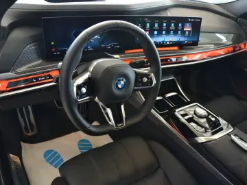 BMW i7 xDrive 60 M SportPro B&W M-Heckspoiler Rollos