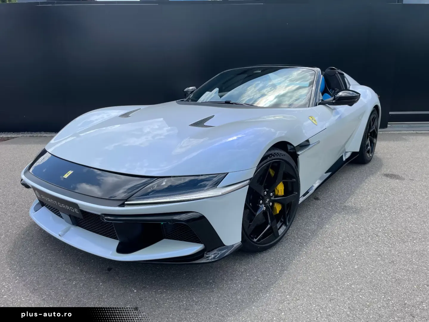 Ferrari 12Cilindri Spider EXTRA RANGE BIANCO BABY BLUE