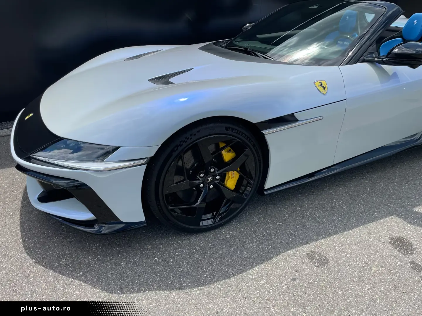 Ferrari 12Cilindri Spider EXTRA RANGE BIANCO BABY BLUE