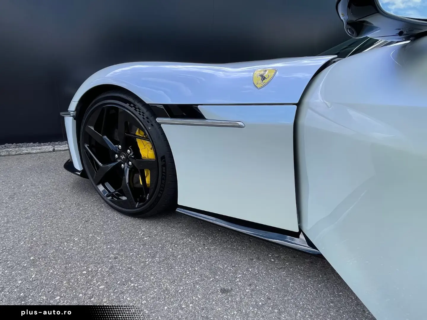Ferrari 12Cilindri Spider EXTRA RANGE BIANCO BABY BLUE