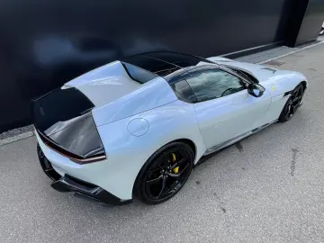 Ferrari 12Cilindri Spider EXTRA RANGE BIANCO BABY BLUE