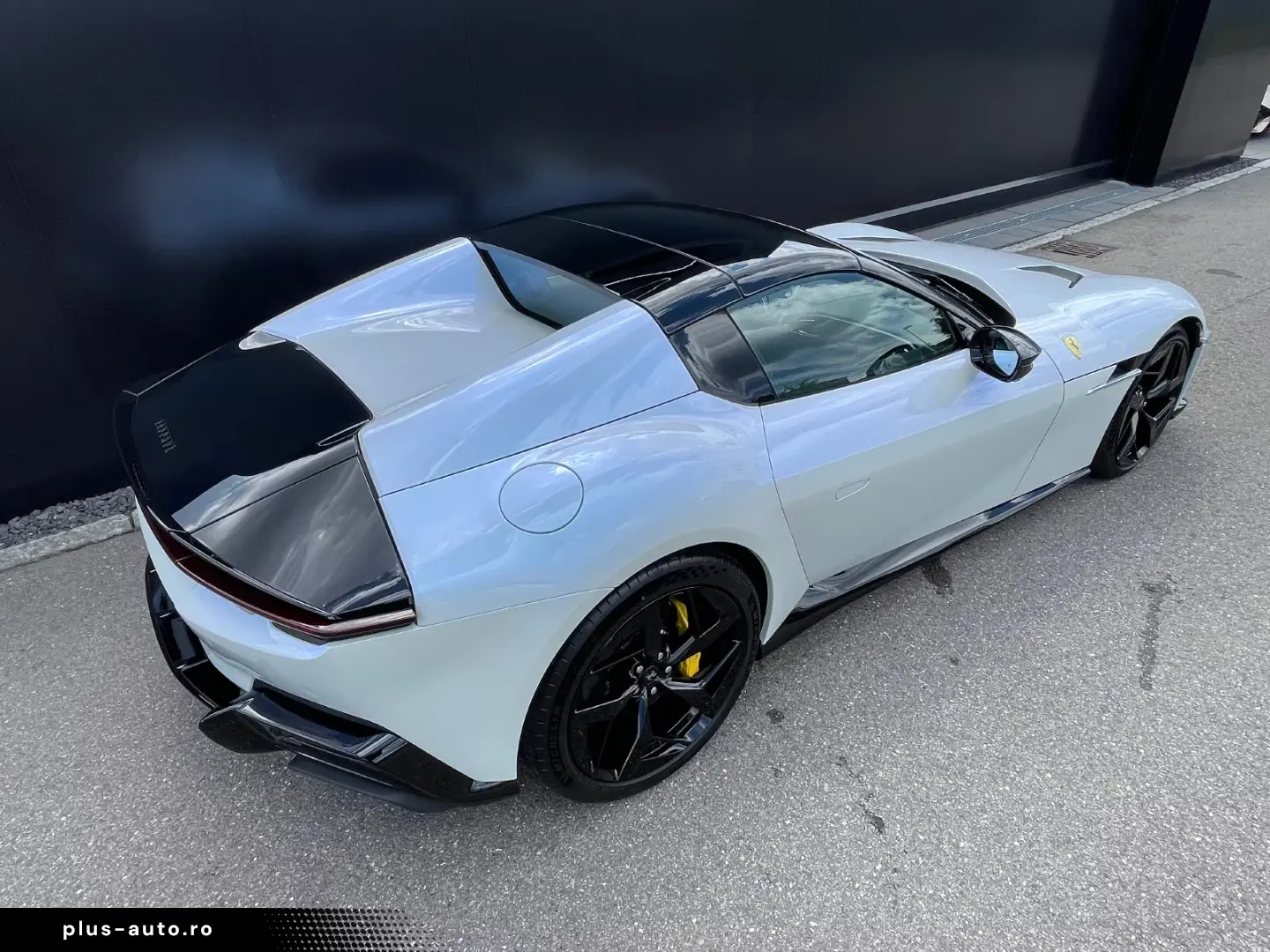 Ferrari 12Cilindri Spider EXTRA RANGE BIANCO BABY BLUE
