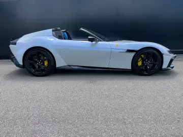 Ferrari 12Cilindri Spider EXTRA RANGE BIANCO BABY BLUE