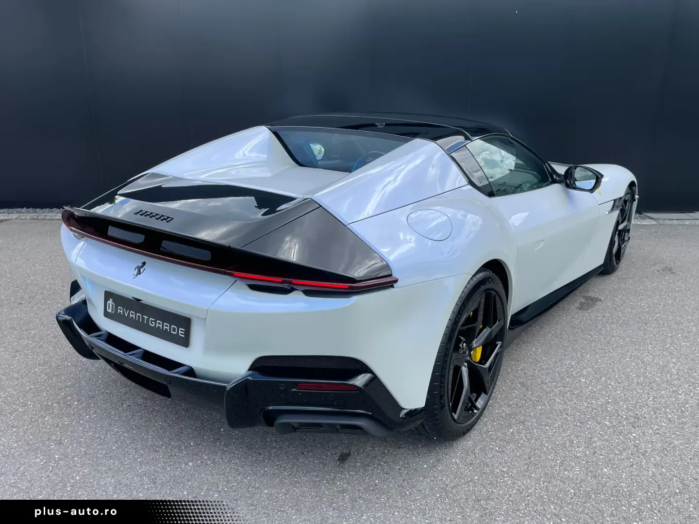 Ferrari 12Cilindri Spider EXTRA RANGE BIANCO BABY BLUE