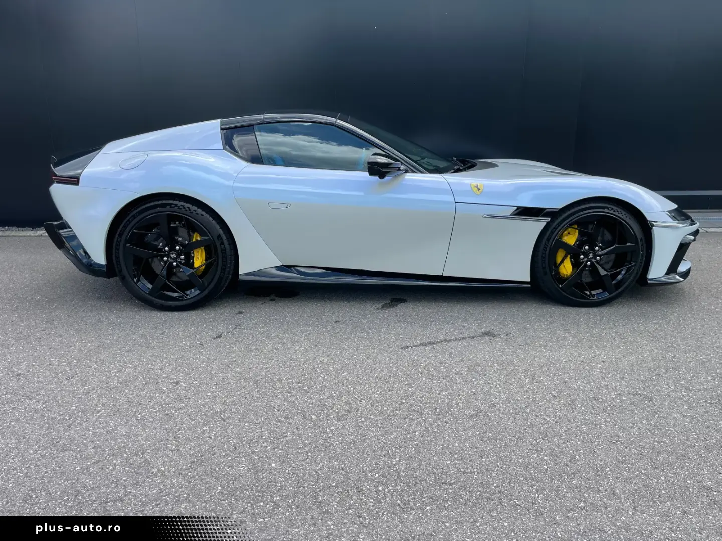 Ferrari 12Cilindri Spider EXTRA RANGE BIANCO BABY BLUE