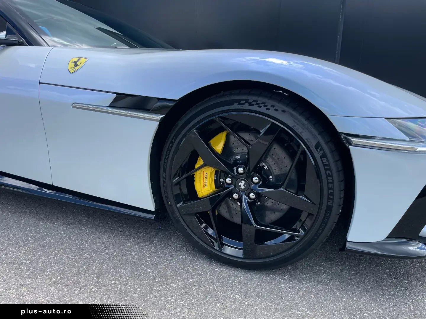 Ferrari 12Cilindri Spider EXTRA RANGE BIANCO BABY BLUE