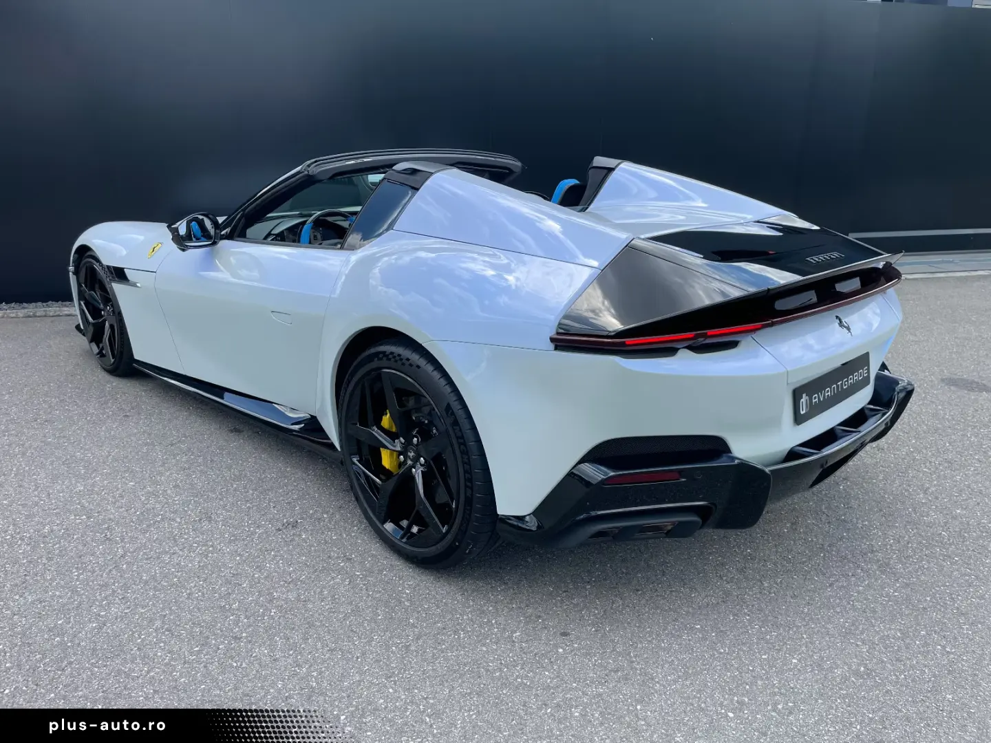 Ferrari 12Cilindri Spider EXTRA RANGE BIANCO BABY BLUE