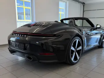 PORSCHE 911 Carrera Cabriolet Sporta. Kamera Bose