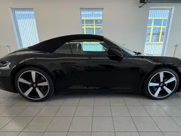 PORSCHE 911 Carrera Cabriolet Sporta. Kamera Bose