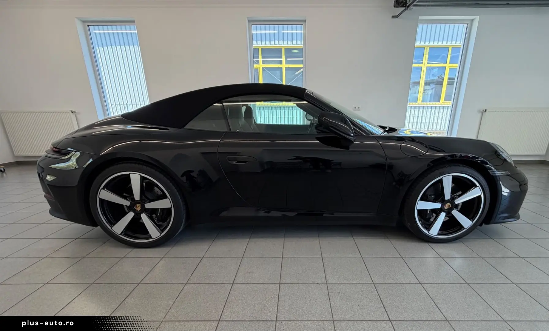 PORSCHE 911 Carrera Cabriolet Sporta. Kamera Bose