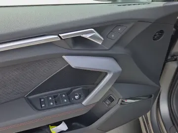 AUDI S3 Limousine TFSI Navi LED Alu HUD SONOS PDC Car