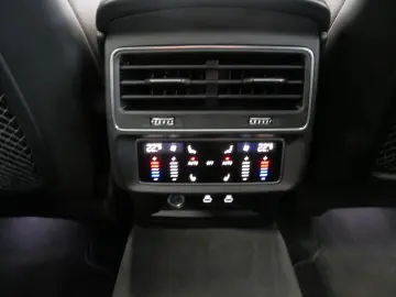AUDI Q8 50 TDI quattro MATRIX AHK PANO HEAD-UP