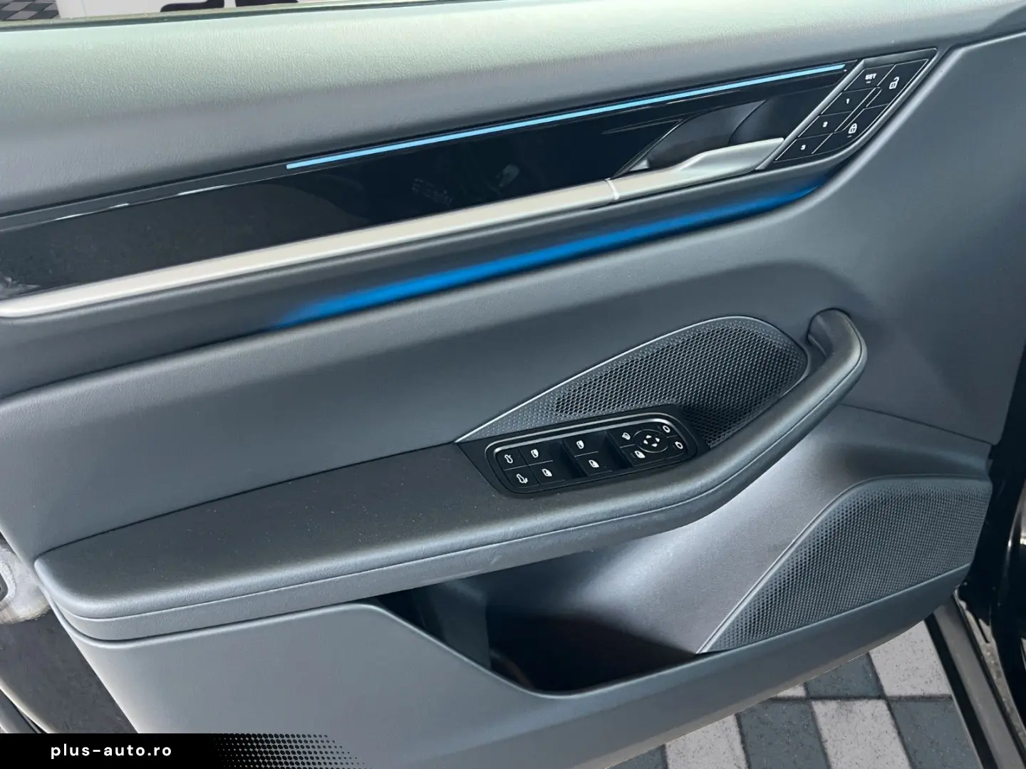 PORSCHE Macan Electric Panorama 1-Hand