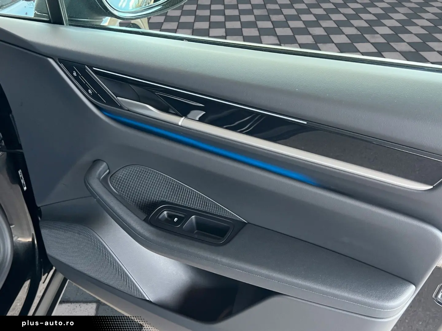 PORSCHE Macan Electric Panorama 1-Hand
