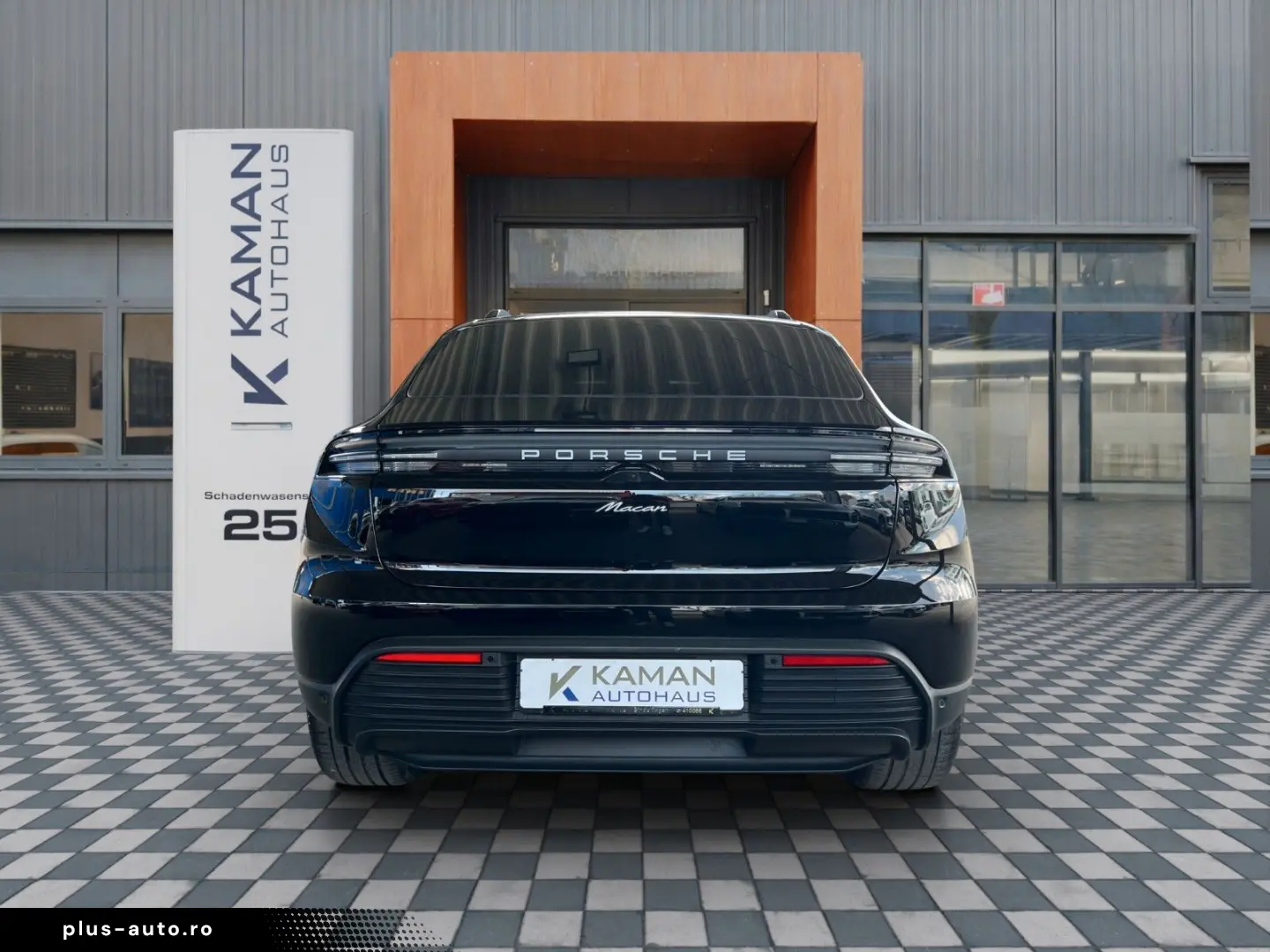 PORSCHE Macan Electric Panorama 1-Hand