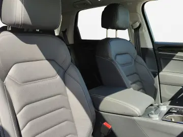 VW Touareg 3.0 V6 TDI Tiptr. 4M  Navi AHK Luftf. LE