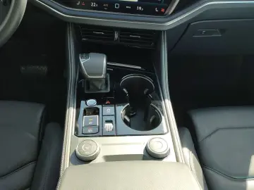VW Touareg 3.0 V6 TDI Tiptr. 4M  Navi AHK Luftf. LE