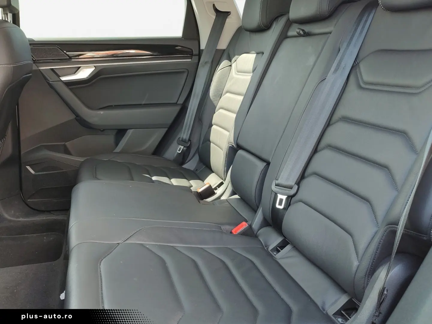 VW Touareg 3.0 V6 TDI Tiptr. 4M  Navi AHK Luftf. LE