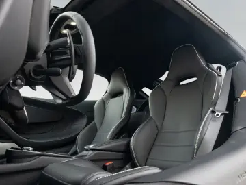 MCLAREN GT   Flux Green   Premium Pack