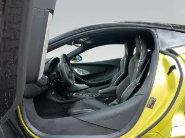 MCLAREN GT   Flux Green   Premium Pack