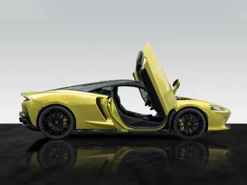 MCLAREN GT   Flux Green   Premium Pack