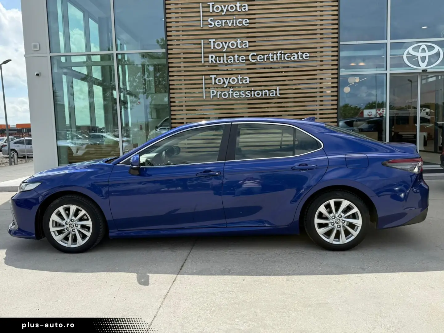 Toyota Camry Business 2.5 Hybrid
