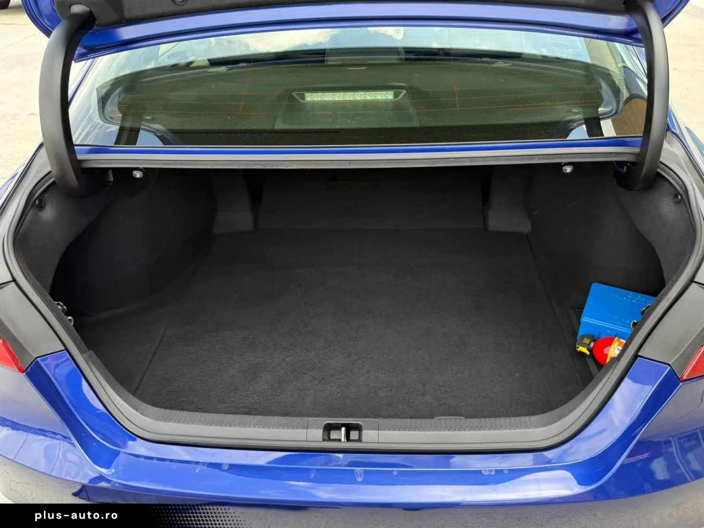 Toyota Camry Business 2.5 Hybrid
